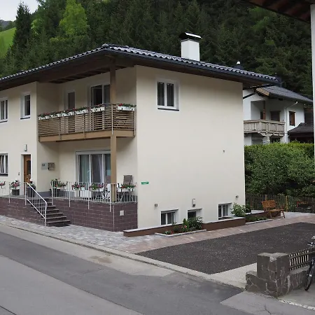 Dolomitenheim Apartment *